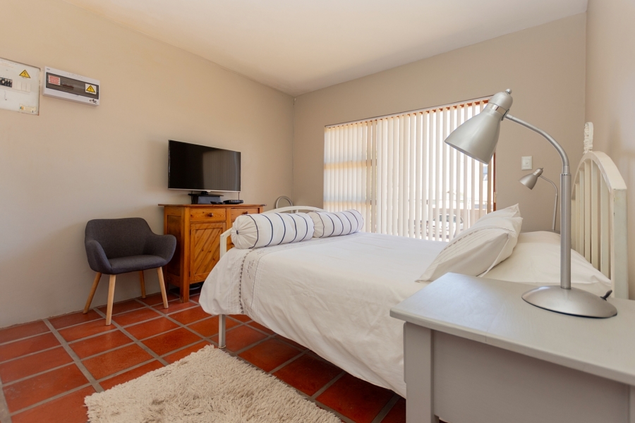 6 Bedroom Property for Sale in Middedorp Western Cape